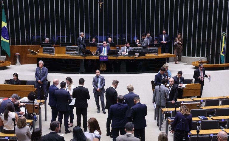 Câmara pode votar medida provisória que isenta taxa das blusinhas nesta terça-feira