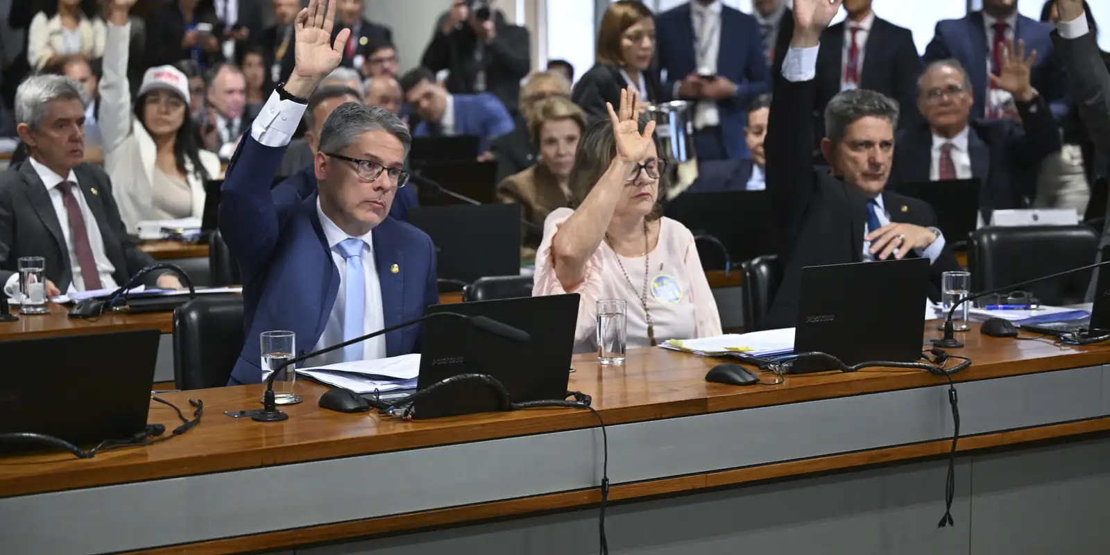 CCJ do Senado aprova o texto-base da relevante pec da segurança pública