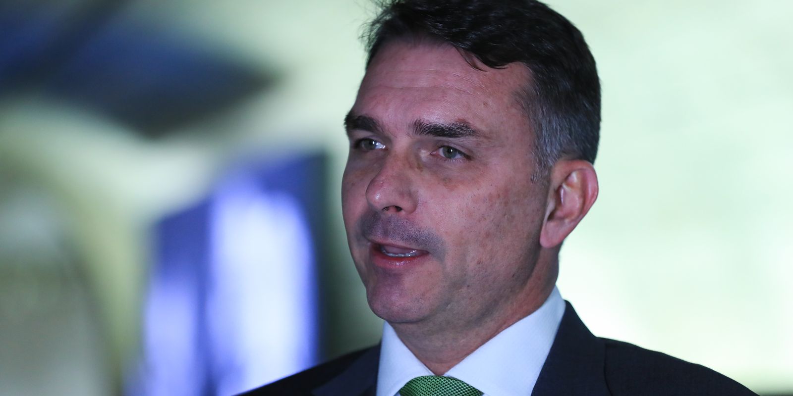 Flávio Bolsonaro passa a ser investigado pelo STF no caso Dark Horse