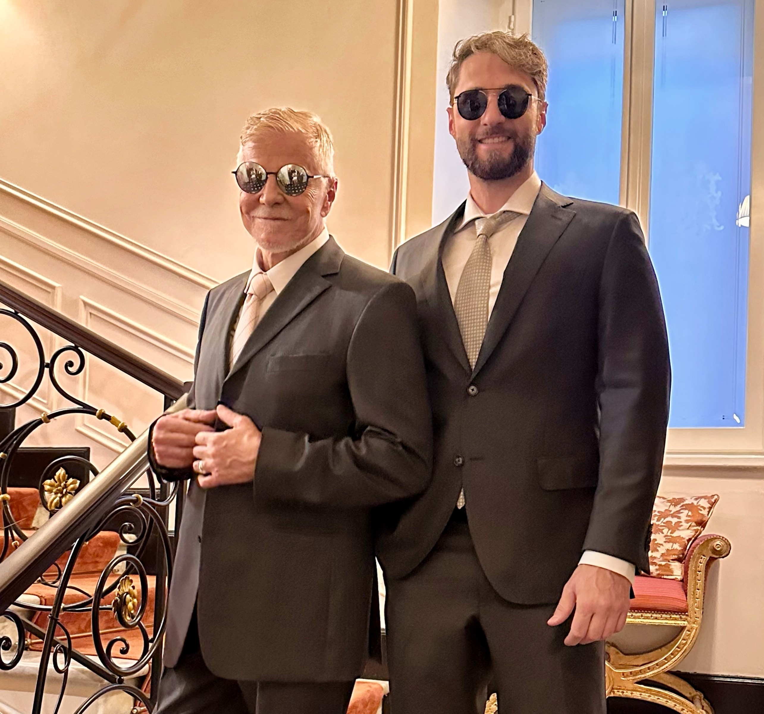 Miguel Falabella posa com o namorado em casamento elegante em Roma
