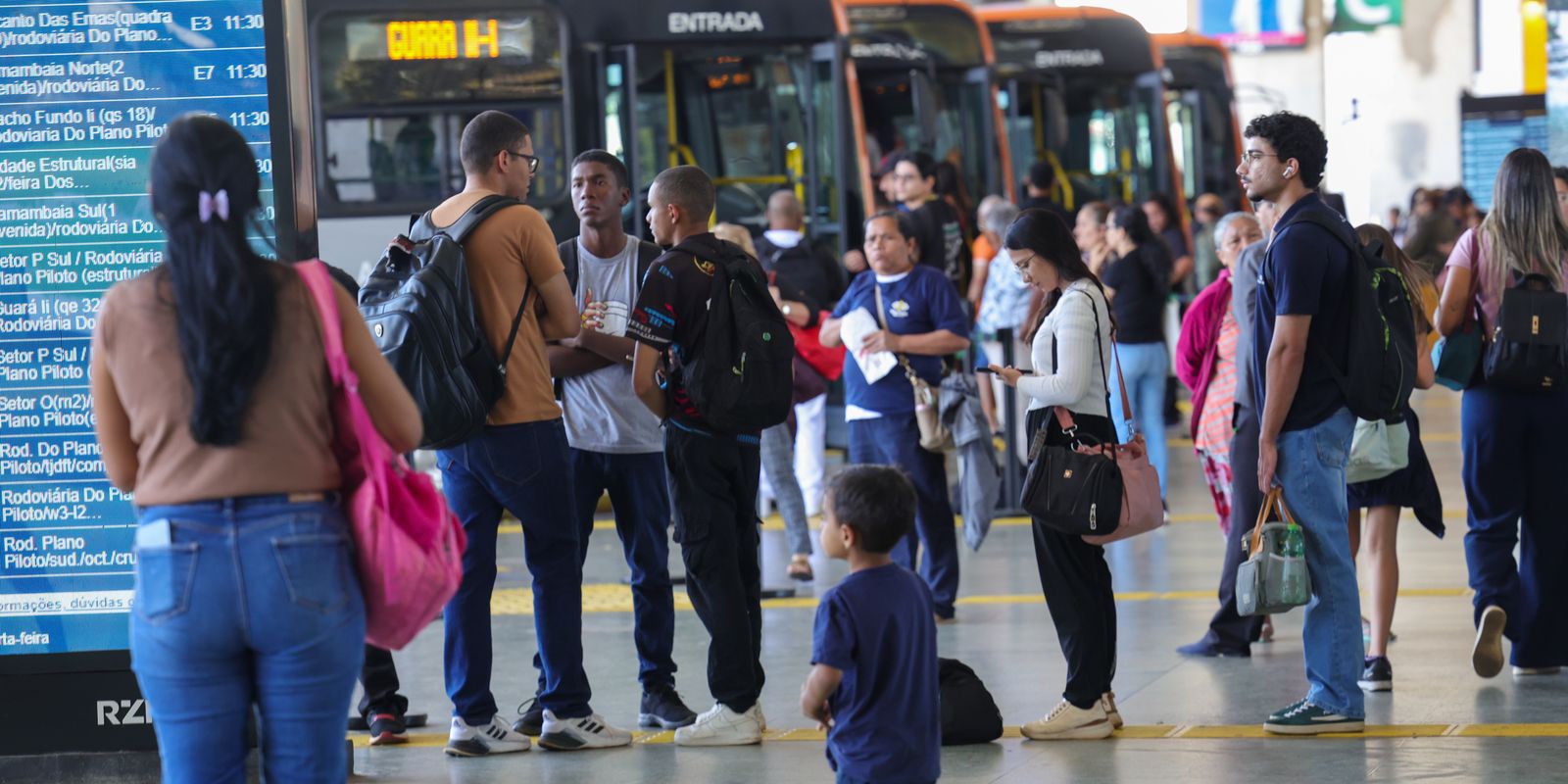 Setor de serviços fica estável em julho com alta no turismo, aponta IBGE