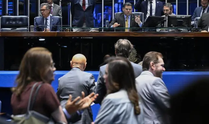 Senado deve votar fim da escala 6x1 após as eleições municipais, garante Alcolumbre