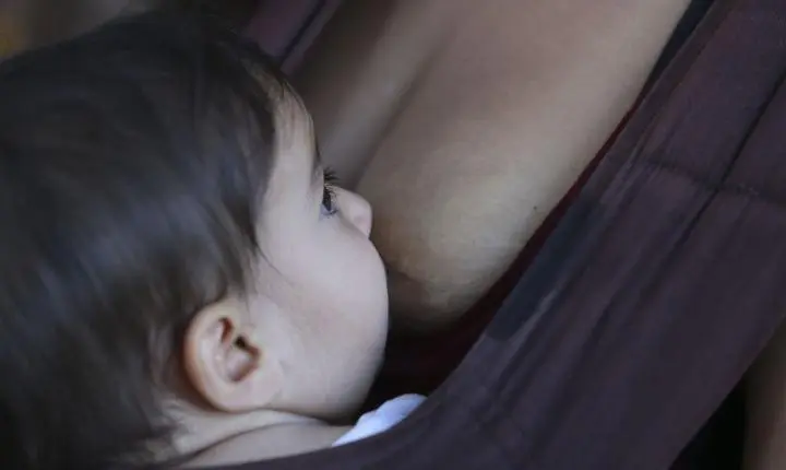 Amamentação protege a saúde do coração feminino e reduz infartos