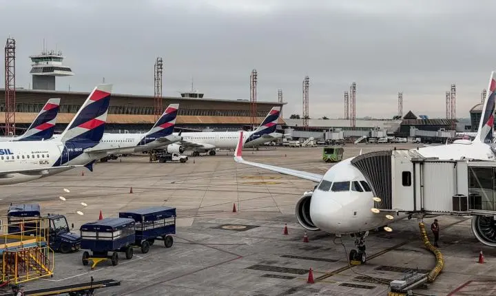 Anvisa publica novas regras de segurança sanitária para aeroportos e voos no Brasil
