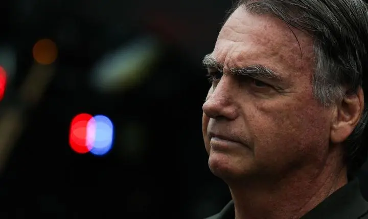 Jair Bolsonaro solicita autorização ao STF para ir a consulta com nora dentista