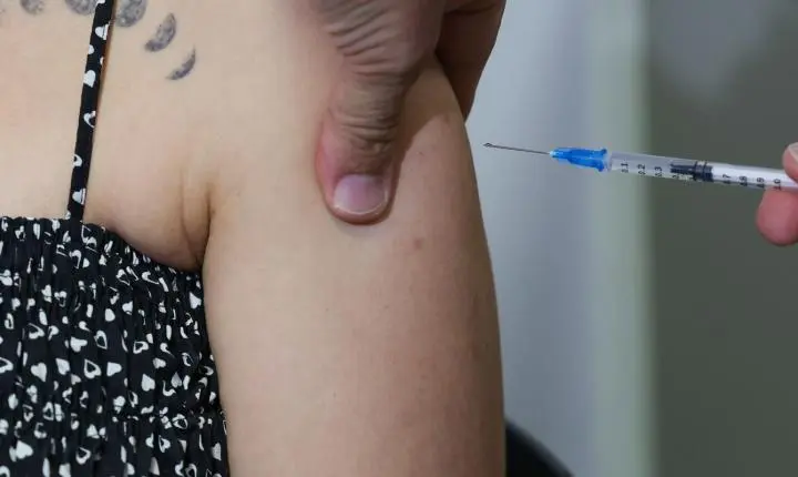 Campanha de multivacinação tem início no Brasil para atualizar a caderneta de vacinas