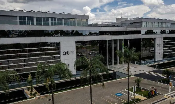 CNJ aprova fim da aposentadoria compulsória como punição máxima para magistrados
