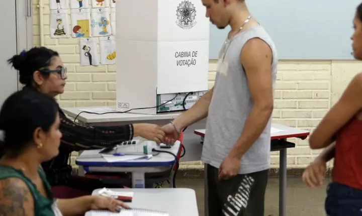 Eleitorado jovem no Brasil encolhe 22% em 16 anos com o envelhecimento da população