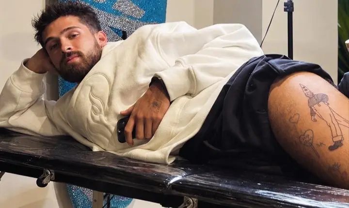João Guilherme exibe nova tatuagem na coxa e avisa que não pretende parar