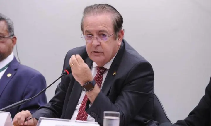 CCJ aprova projeto que permite extensão de estágio após a formatura