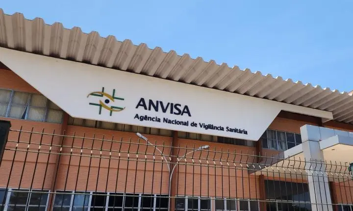 Anvisa determina a proibição de cosméticos sem registro no país