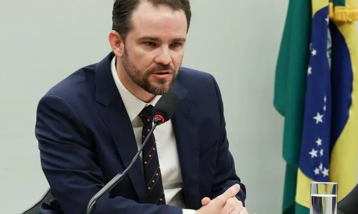 Dívida pública brasileira é menor que a de economias globais, diz Durigan