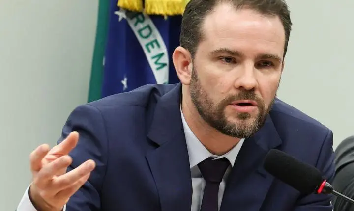 Durigan nega omissão do governo federal diante da crise do BRB