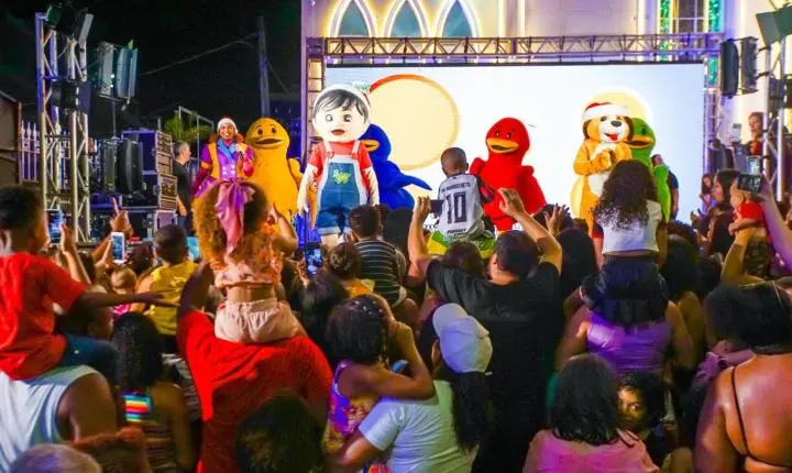 Festival das Luzes Meriti Transforma Praça da Matriz em Cenário Natalino Deslumbrante