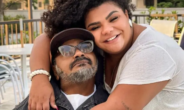 Flora Cruz emociona fãs com linda homenagem a Arlindo Cruz no Dia dos Pais