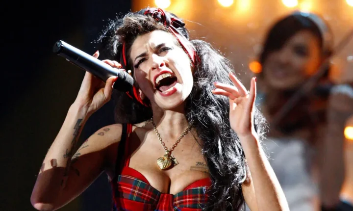 Legado de amy winehouse completa 15 anos com forte consumo no brasil