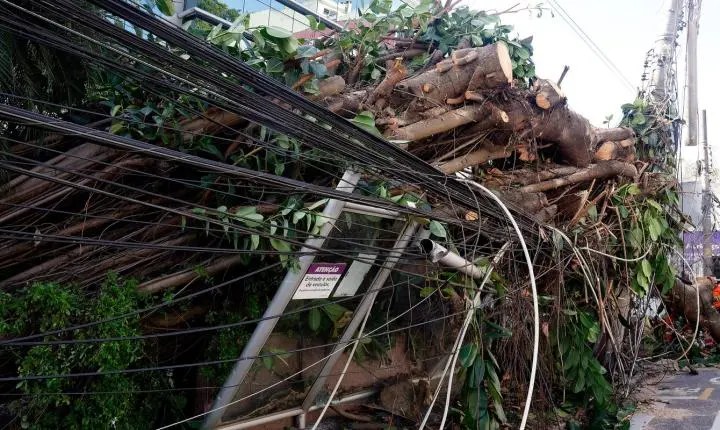 Mais de 200 mil continuam sem energia no Rio de Janeiro após vendaval