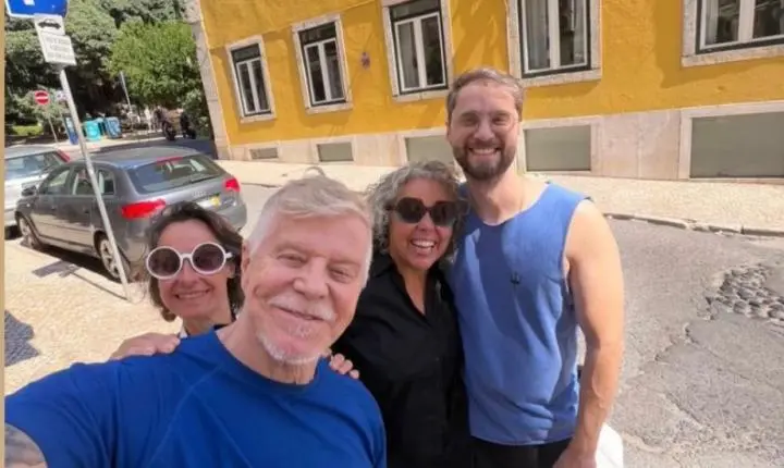Miguel Falabella curte viagem a Portugal com o namorado Alexandre Altoe