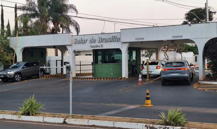 Moraes libera saída temporária da prisão domiciliar de Bolsonaro para ida ao dentista