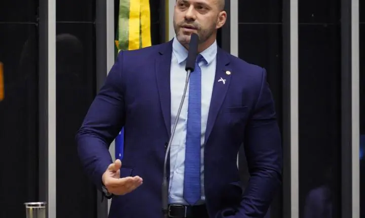 Moraes concede 48 horas para Daniel Silveira explicar vídeo em rede social