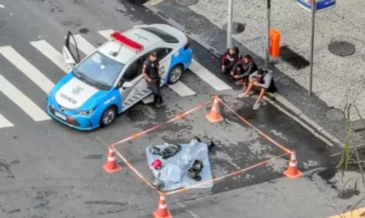 Motorista atropela e mata suspeito após roubo de celular no Centro do Rio de Janeiro