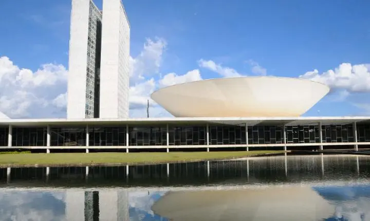 Governo libera R$ 18,5 bilhões em crédito para exportadores após tarifaço dos EUA