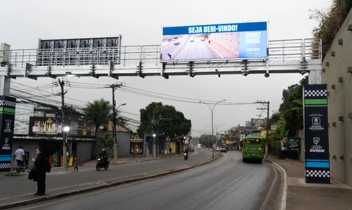 Muralha digital é instalada no limite de duque de caxias e belford roxo