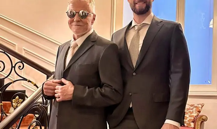Miguel Falabella posa com o namorado em casamento elegante em Roma