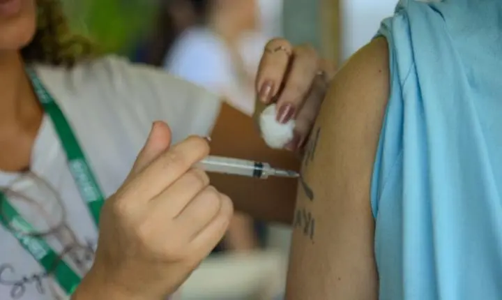 Campanha de multivacinação mobiliza postos de saúde em todo o país neste sábado