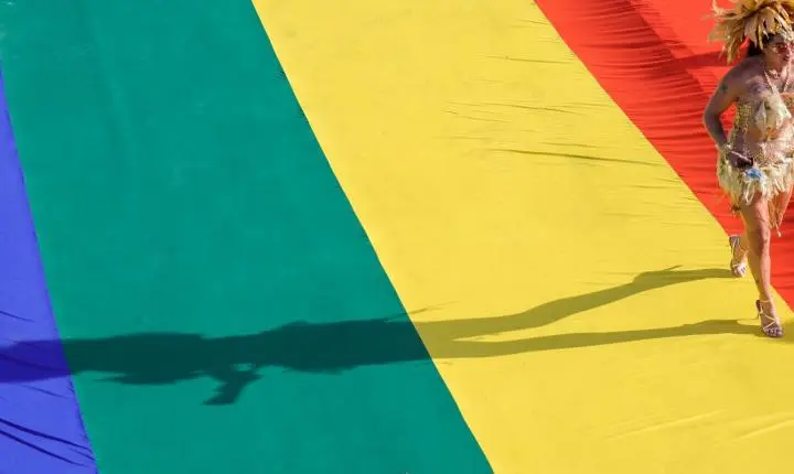 Parada Brasília Orgulho defende conscientização política e combate ao preconceito