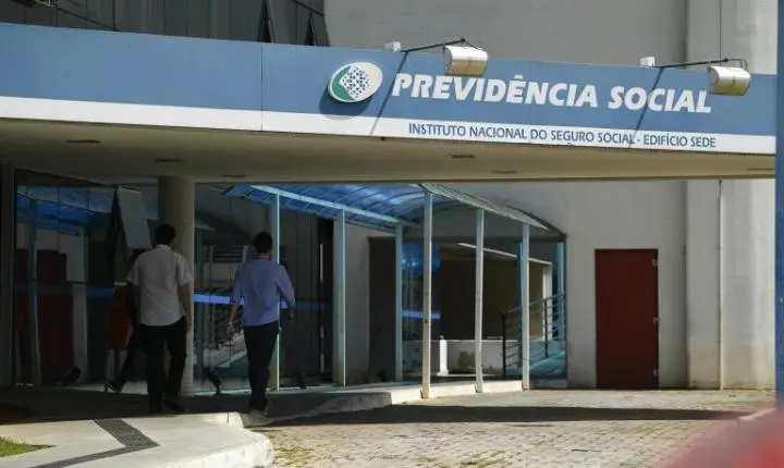 Projeto de lei garante ligações gratuitas para centrais do INSS e do Trabalho