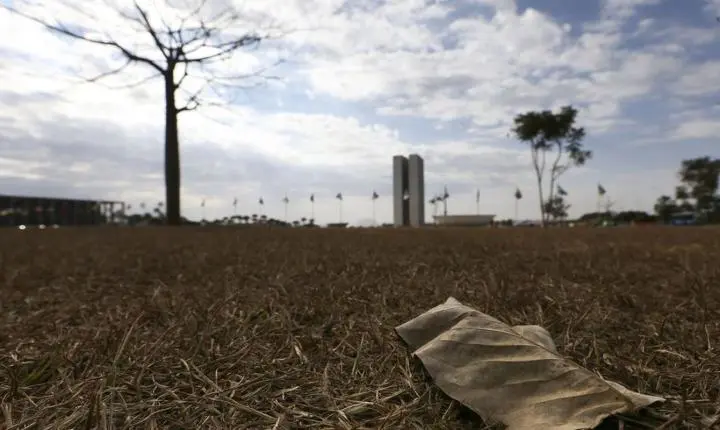 Previsão do tempo alerta para temporais no Sul e calor extremo no restante do Brasil