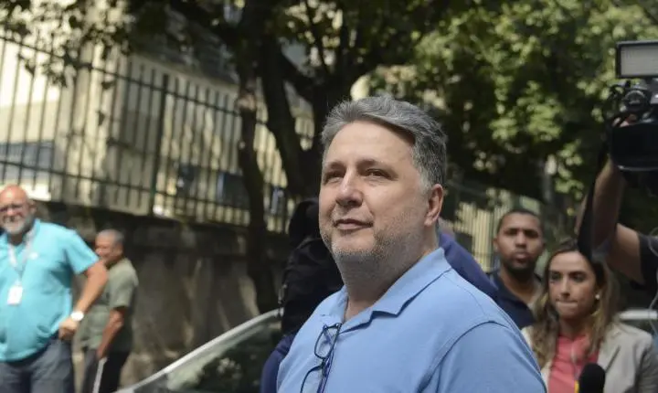 TRE-RJ barra propaganda de Anthony Garotinho e participação em debates